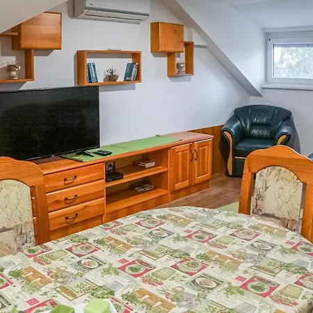 Stunning In W/ 3 Bedrooms Apartment Ábrahámhegy