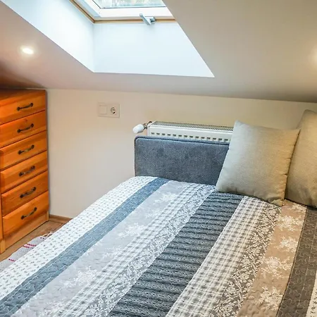 Apartment Stunning In W/ 3 Bedrooms