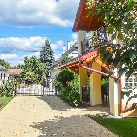 Stunning In W/ 3 Bedrooms *