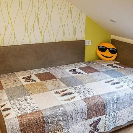 Apartment Stunning In W/ 3 Bedrooms Ábrahámhegy