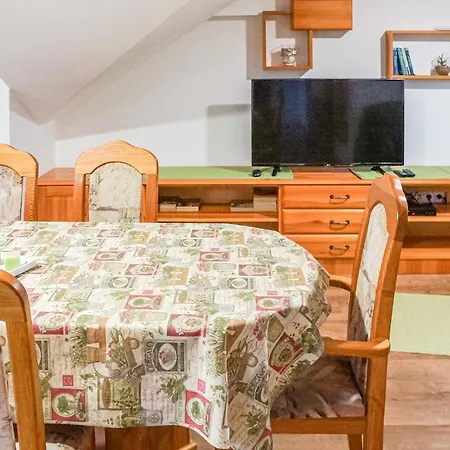 Apartment Stunning In W/ 3 Bedrooms *